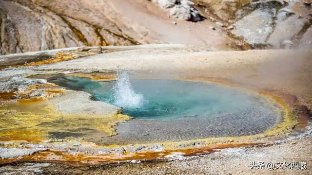 西藏雪山下的温泉爽飞！这才是秋冬泡汤顶配!