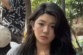 健身女网红“崽崽”肌肉是天花板级别？她展个背，健身房灯都灭了图片
