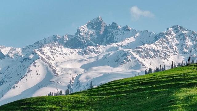 曾经荒无人烟的戈壁，新疆凭什么能逆袭成如今的能源顶流？