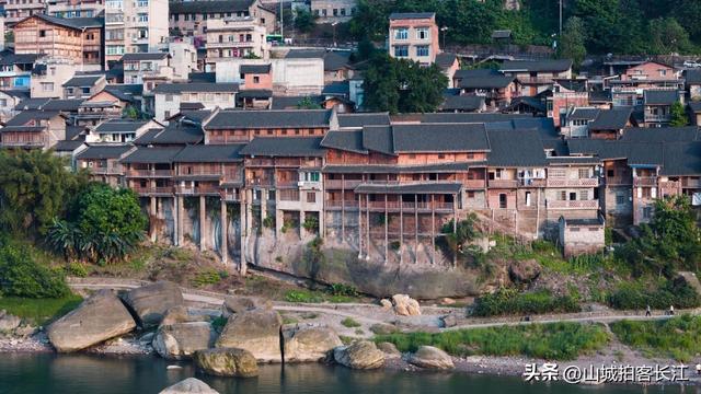 重庆藏着一座被称为“小香港”的良心古镇，美食和手工艺很地道！