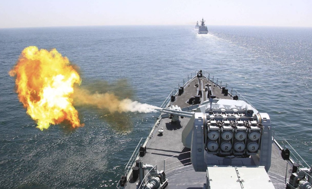 日本再传爆炸消息，高市计划背水一战	，解放军面朝日本，连打8天