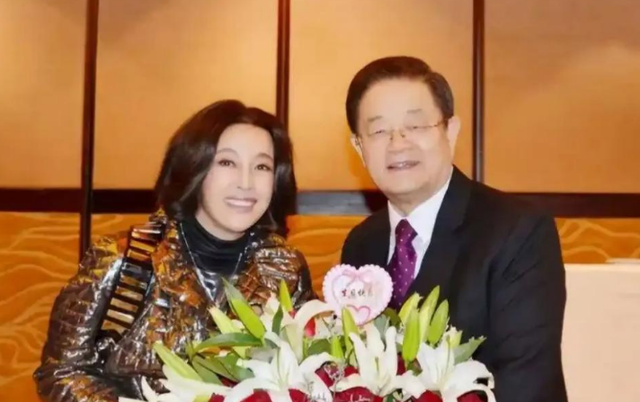 钱再多有什么用？75岁的"风流妖精"刘晓庆，已经走上另一条道路