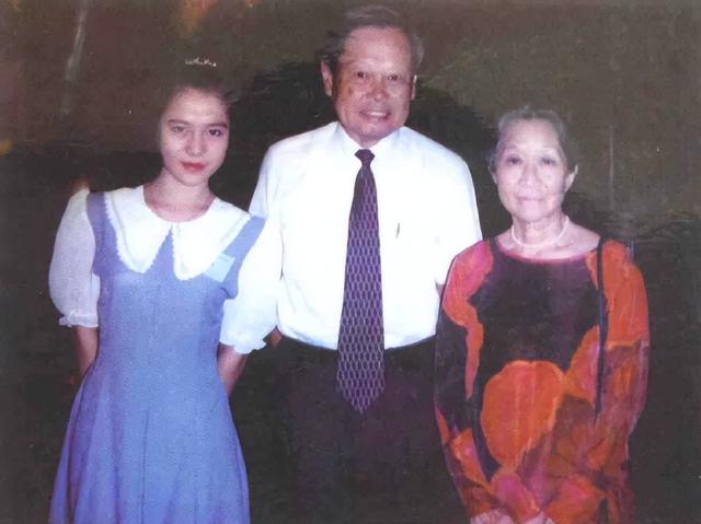 演都不演了！杨振宁去世仅7天，恶心的事情发生了，结局大快人心