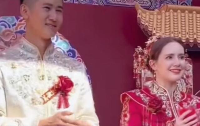 大量外国女孩涌入相亲角，不要彩礼不要车房，大龄剩女：滚出中国