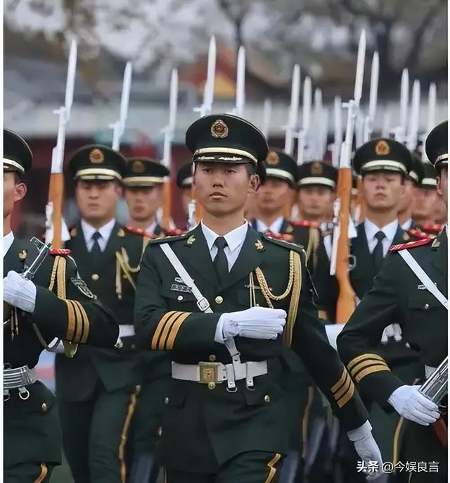 最帅升旗手张自轩大婚不到24小时，荒唐一幕出现，新娘受无妄之灾