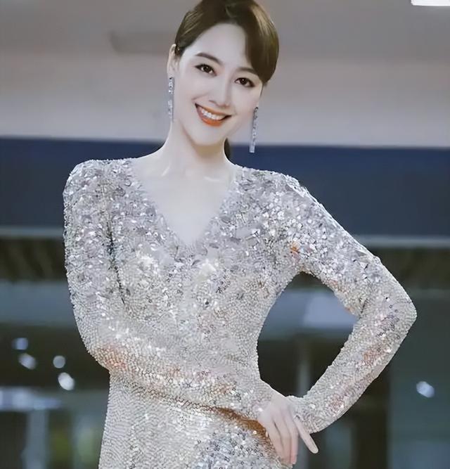 私生活混乱、被央视开除、陪睡上位？王冠的私生活谣言太离谱