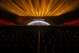 华为这次玩的黑科技：大而不同，强得飞起图片