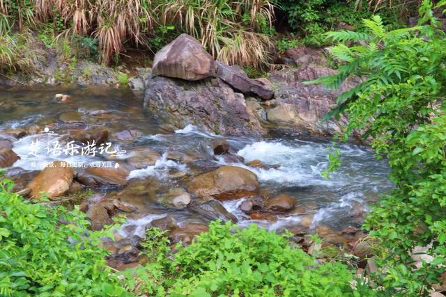 宁波余姚的孙郎埠村，藏于山岙犹如桃源秘境，但清潭浅瀑美不胜收