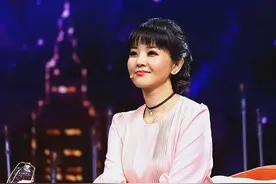 她作为临时工主持央视15年，因未转正离职，后却被高薪重新聘回图片