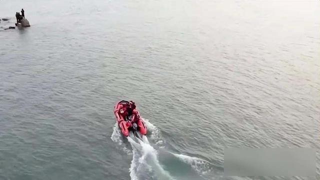 北海摩托艇相撞两人亡，家属质疑救援顺序，七岁男孩目击父亲惨状