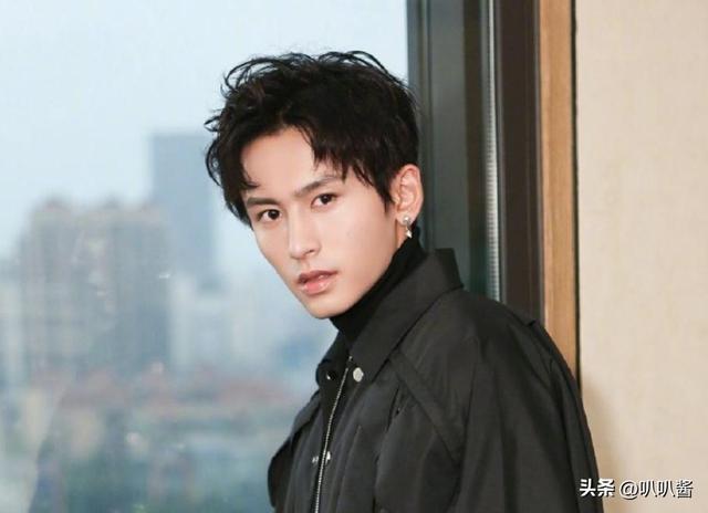 拔出萝卜带出泥！49岁赵薇近况被曝，原来圈内封杀只是冰山一角