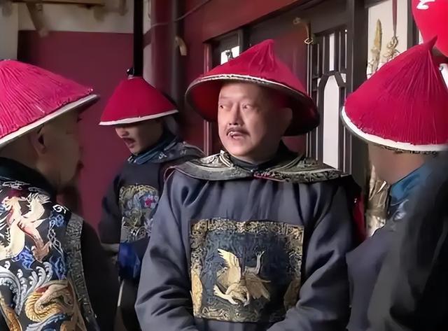 和珅出上联：三斤四两五花肉，纪晓岚对出下联，和珅吓得当场下跪