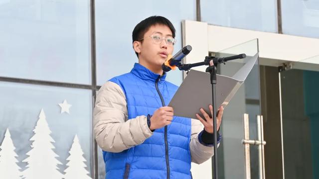 国旗下演讲 | 用心前行，戒骄戒躁