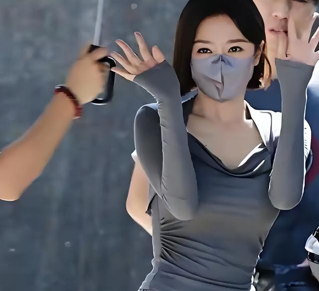 秦岚的胸，李小冉的腿，殷桃的腰，这些中年女星简直迷死人