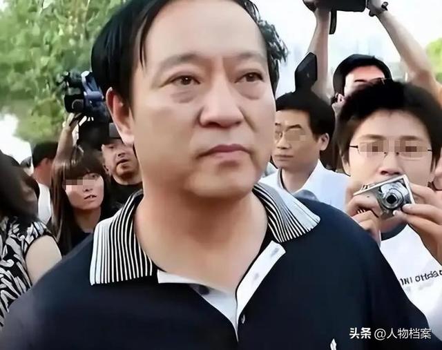 冯巩也没想到，家产尽失的牛群，如今终于找到了晚年的“依靠”