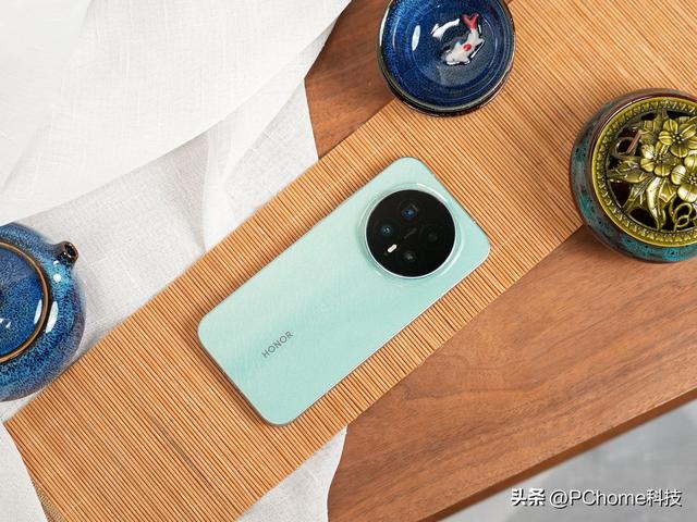荣耀Magic8天青釉开箱：传承千年匠人技艺 续写东方美学新篇
