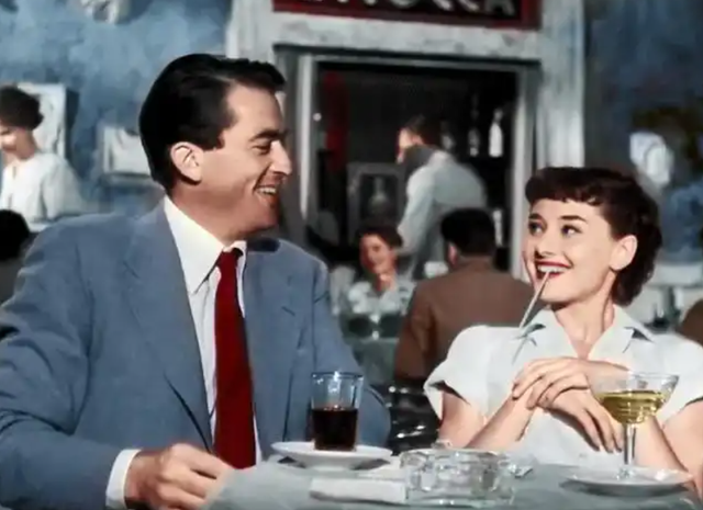 经典浪漫爱情电影《罗马假日》，情侣一起观看，体验当初的纯爱