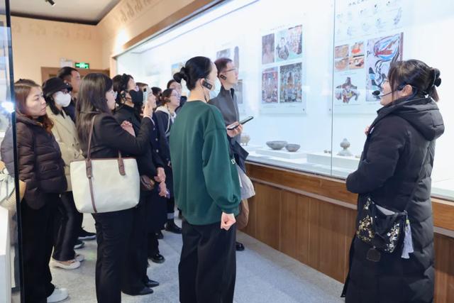 第六届丝绸之路与敦煌历史文化学术研讨会与会嘉宾赴阳关实地考察