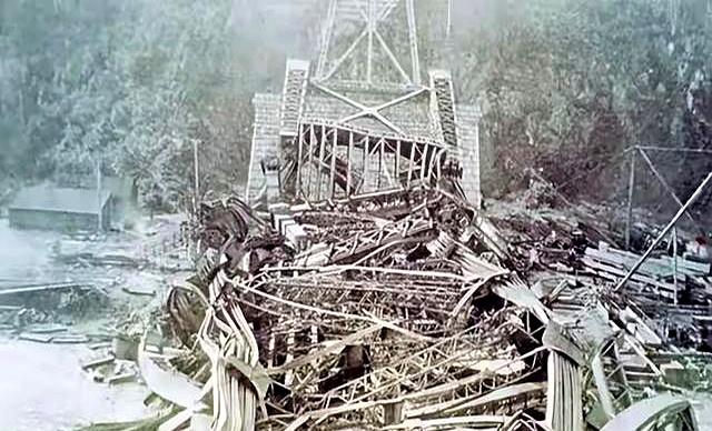 一声巨响划破天际，19000吨钢筋从天而降，75人被砸身亡