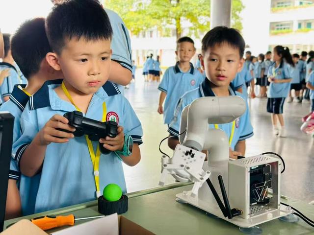 广东人工智能教育校园行在东莞市启动