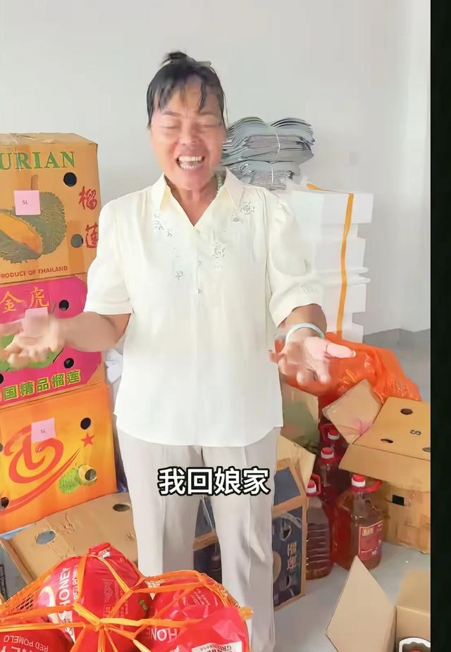 人靠衣装，全红婵妈妈一打扮差点认不出来了，端庄大气，判若两人