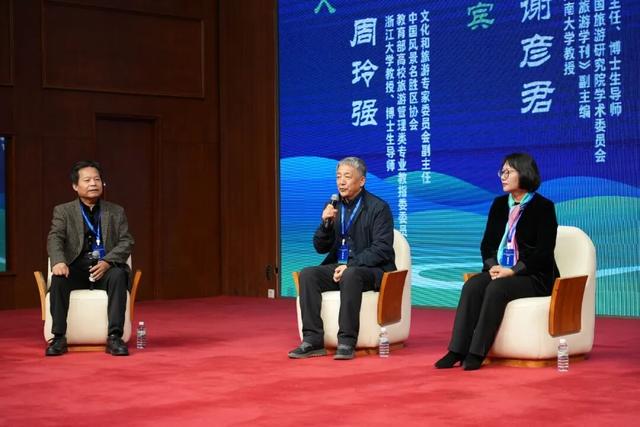 聚智谋远 共绘草原旅游新图景——“极致草原 世界共享”呼伦贝尔草原旅游高质量发展学术研讨会侧记