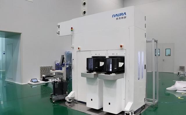 美国专家：中国为了自研设备，从ASML手中囤积了大量进口的光刻机