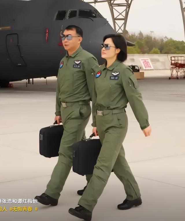 阅兵女机长身份曝光！私生活被扒牺牲太大，老公身份也不简单