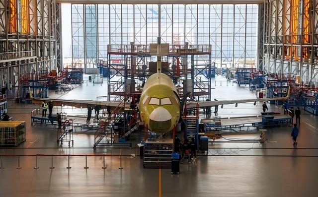 特朗普向全球发出通牒：180天内必须对中国动手	，不帮忙就加税