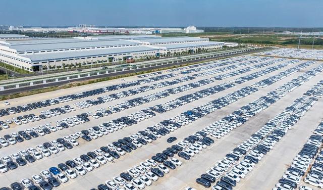 10年烧掉100亿美金，苹果史上最大“烂尾”，为啥造不出一台车？