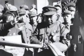 1969年，长江大桥建成不久，许世友将军竟派118辆坦克在上面碾压图片