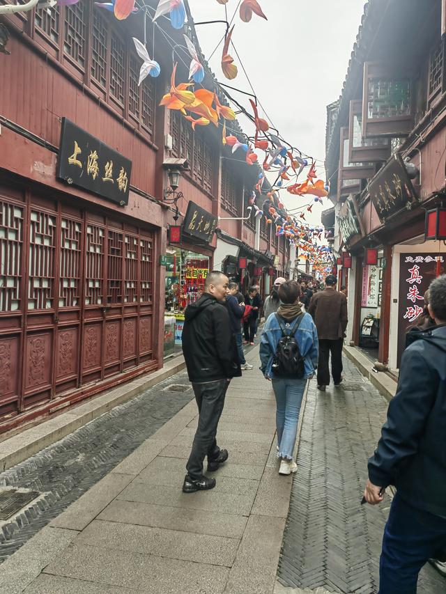 七绝 游上海七宝古镇