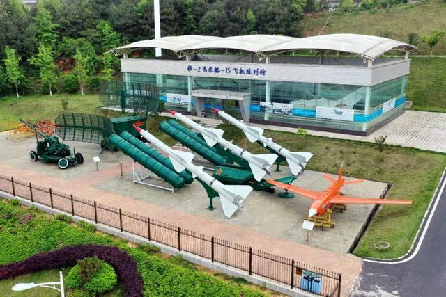 快来航空馆当“小机长”！模拟机舱体验、空中急救、学踢正步…