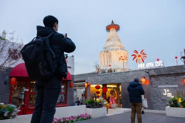 白塔寺街区跨年文化盛宴欢乐启幕