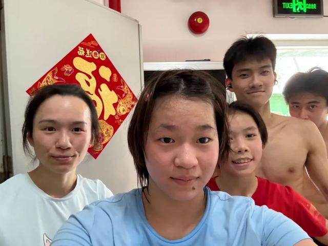 “全红婵练瘦了”热搜第一！此前因发育关、伤病等问题缺席世锦赛