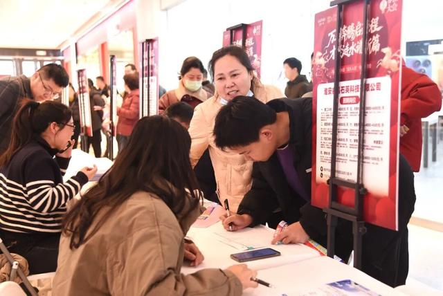 涟水：年味出圈 “马”力全开