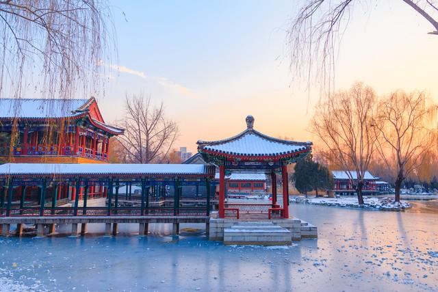 北京初雪：银装素裹中的城市记忆