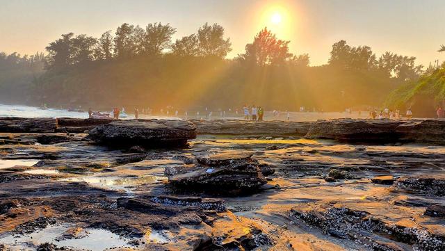 春光不该在人群里消磨，涠洲岛的日落才叫生活，4月最后半月最美