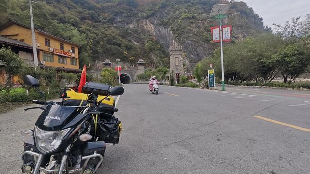 赏秋秦岭，摩旅商洛（04）陕南第一关，楚北第一门，打卡牛心关