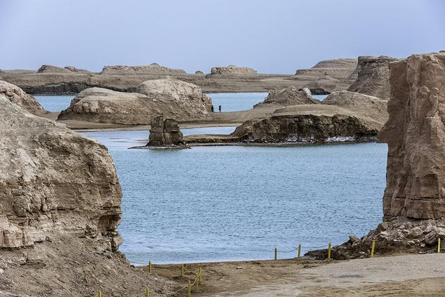 青海旅游-海西州-乌素特水上雅丹景区