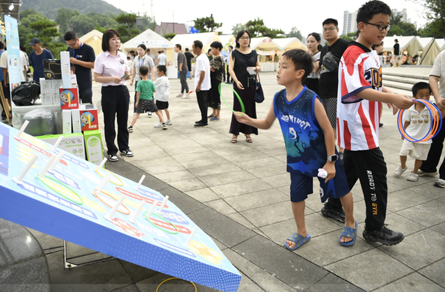 太火爆！富阳不少人全家出动，“大半个朋友圈都在”！