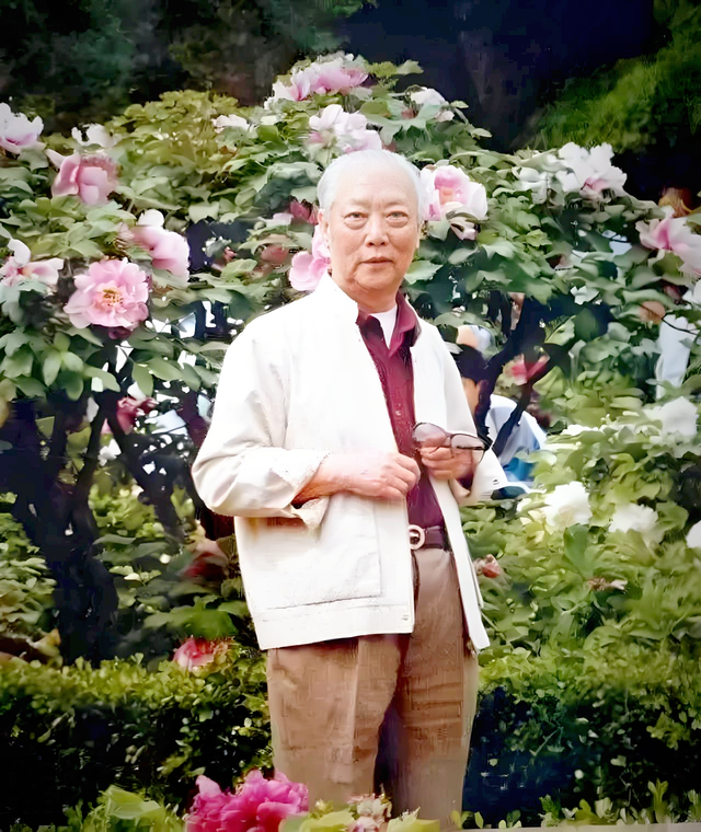 京剧演员谢虹雯：丈夫杨宝森早逝，改嫁张君秋后遭继子继女诟病