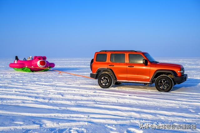 乌伦古湖黄金海岸景区借福海冬捕节分会场东风全力“添柴”冰雪游