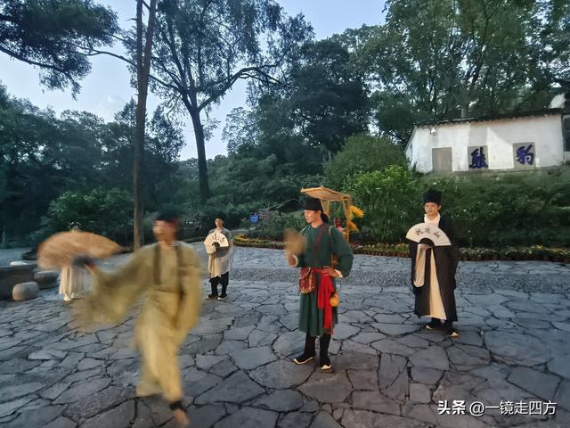 苏州虎丘打造夜游庙会迎双节，闭园时间延长到晚上九点