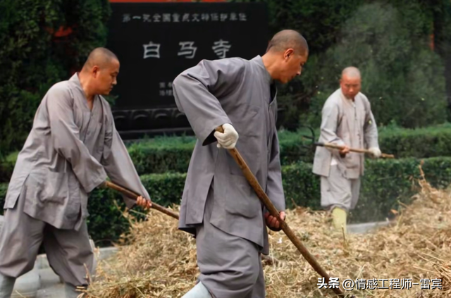 上任才1天，印乐法师和美女大量合影被扒，与释永信区别太明显！