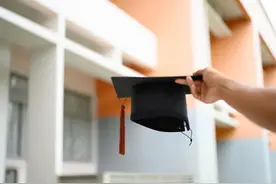 又一985名校，研究生超过本科生图片