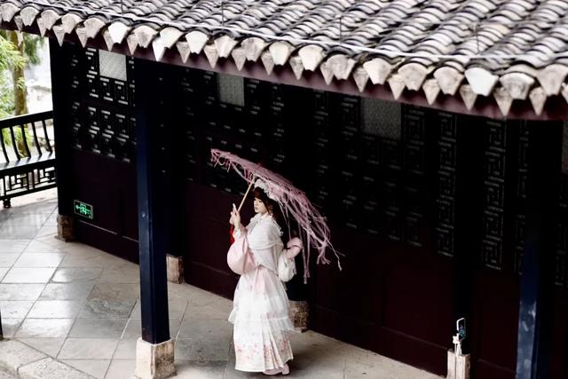 春景上新！市民游客竞相打卡阳明祠