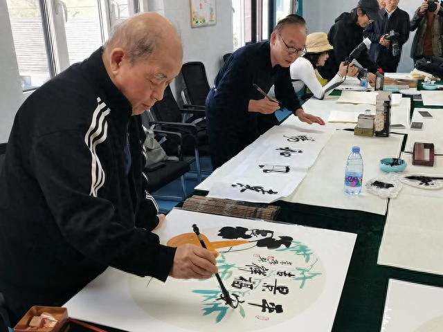 情满金秋迎重阳 文化养老暖人心