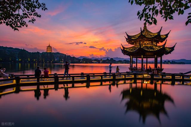 惊喜！杭州2个免费地方的枫叶红啦，超美有古韵，秒杀日本浅草寺