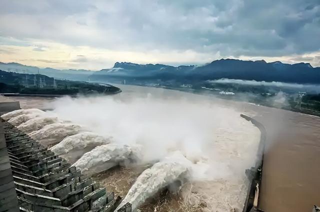三峡大坝还能撑多久？美国专家分析后，得出的结论竟让人难以置信